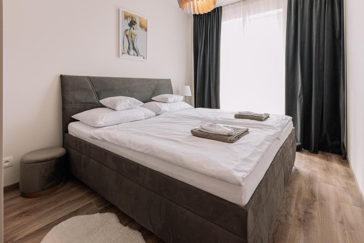 Revon Business Apartment Senec Bagian luar foto